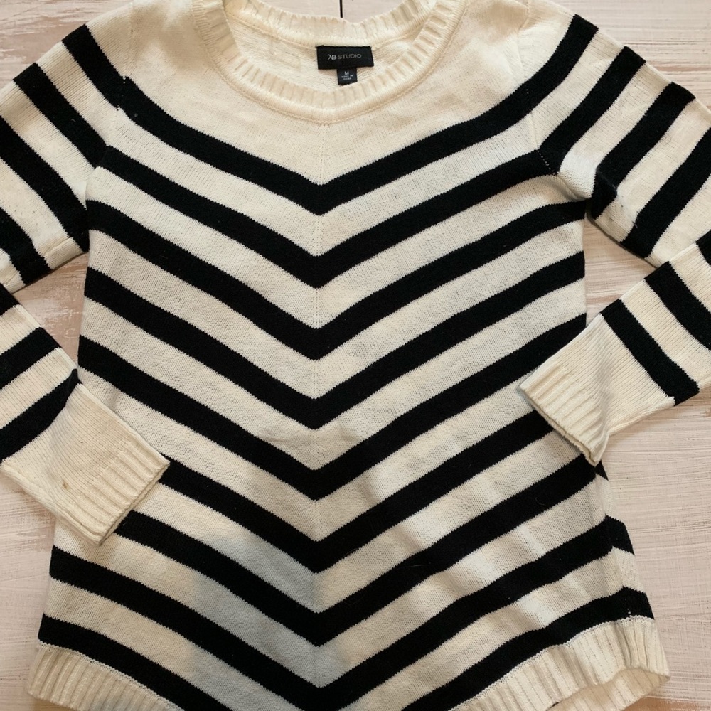 V- bottom Sweater